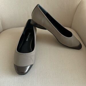 LIKE NEW Donald Pliner Cap-Toe Flats SIZE 8